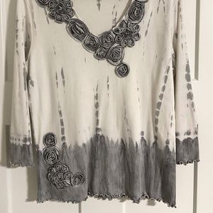 Nature Art Lynn Yang White Gray Flower Embellished long sleeve soft V-neck Med